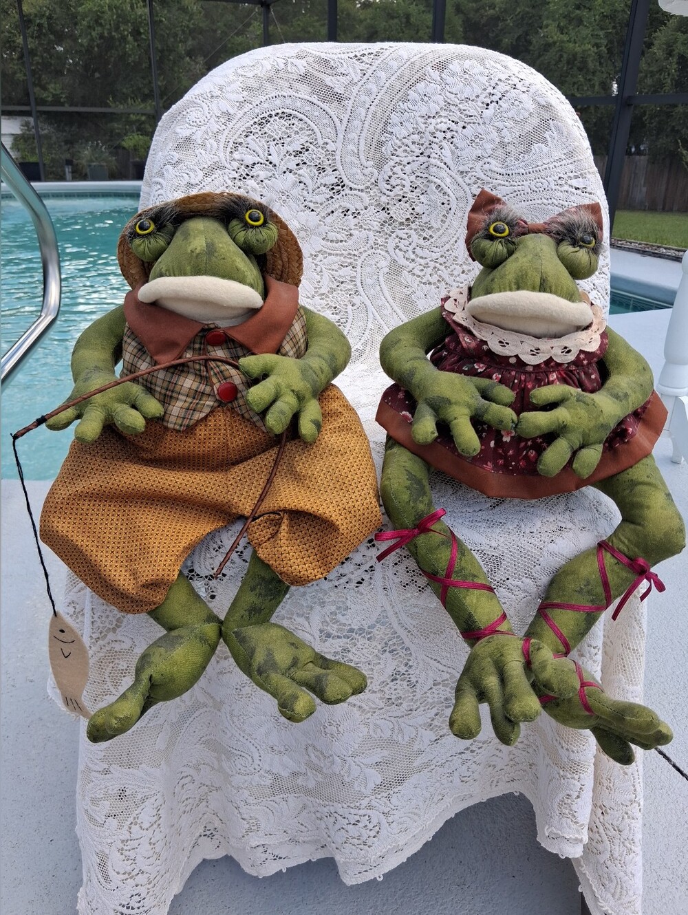 Vintage Tender Hearted Collectibles Plush "Fishing Frog Couple" Shelf Sitters